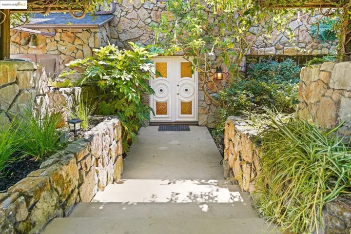 331 Saint James Dr, Piedmont, California 94611