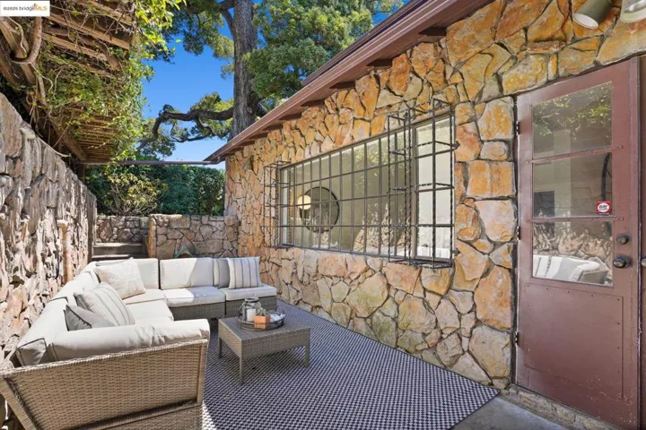 331 Saint James Dr, Piedmont, California 94611