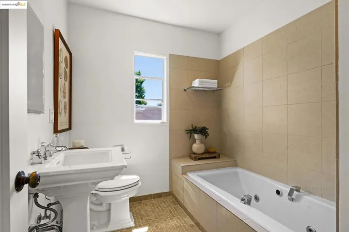 331 Saint James Dr, Piedmont, California 94611