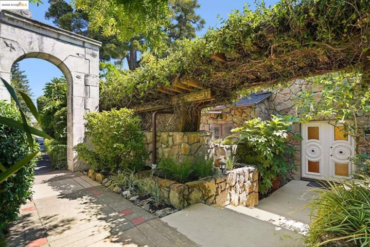 331 Saint James Dr, Piedmont, California 94611