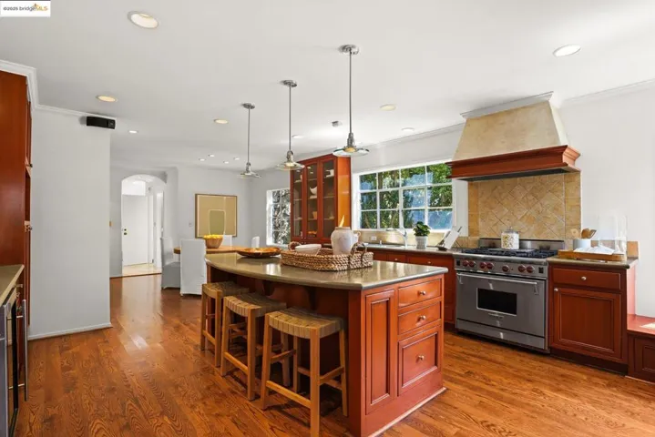 331 Saint James Dr, Piedmont, California 94611