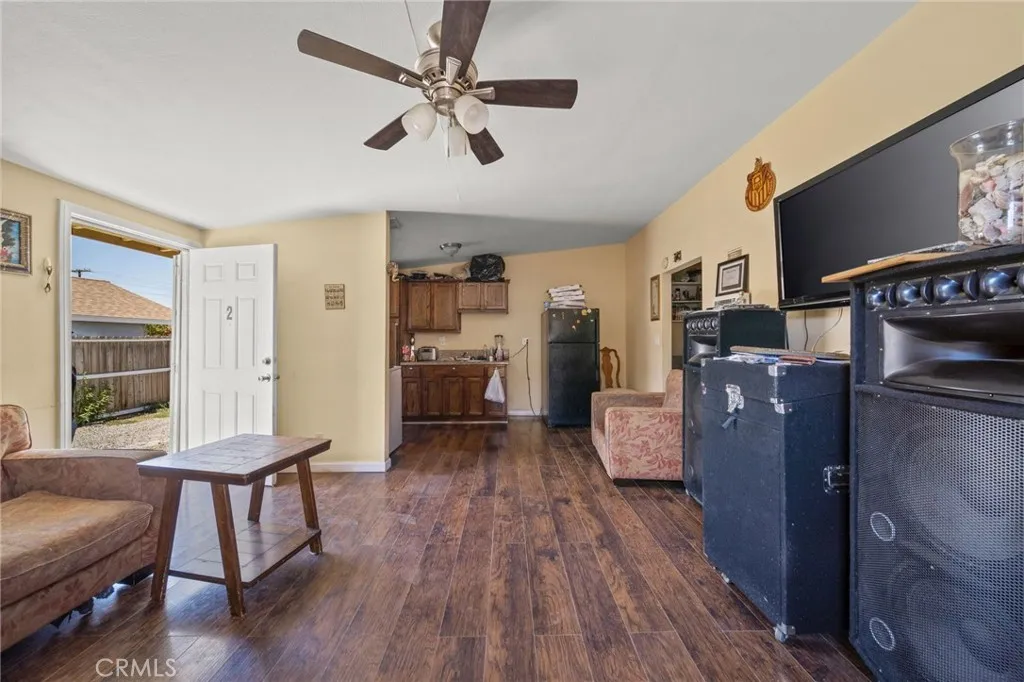 8876 Cypress Avenue, Riverside, California 92503 home-pic-10