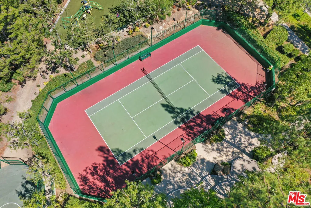 2293 Stratford Circle, Los Angeles, California 90077 home-pic-37