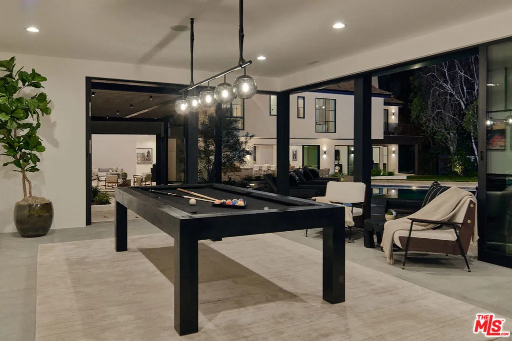 3858 Hayvenhurst Drive, Encino, California 91436 home-pic-25