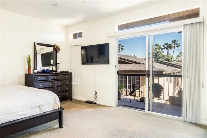 4571 Warner Avenue 203, Huntington Beach, California 92649