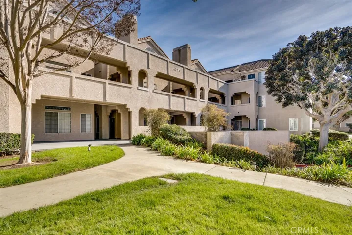 4571 Warner Avenue 203, Huntington Beach, California 92649