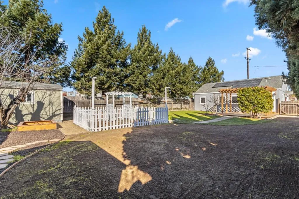 33 Stewart Avenue, Freedom, California 95019 home-pic-37