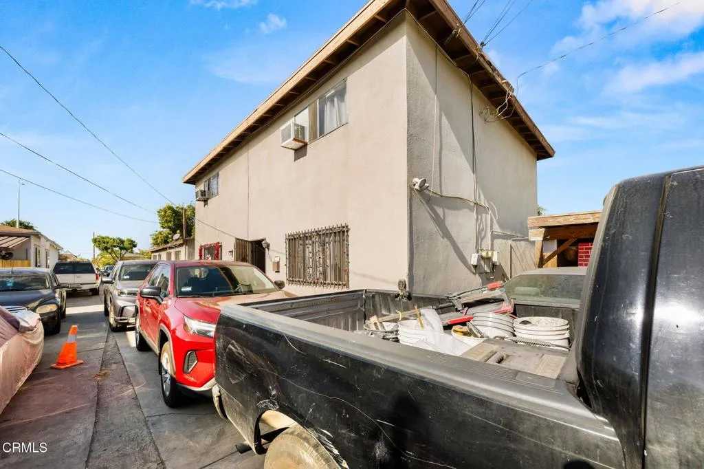 1114 S Kern Avenue, Los Angeles, California 90022 home-pic-17