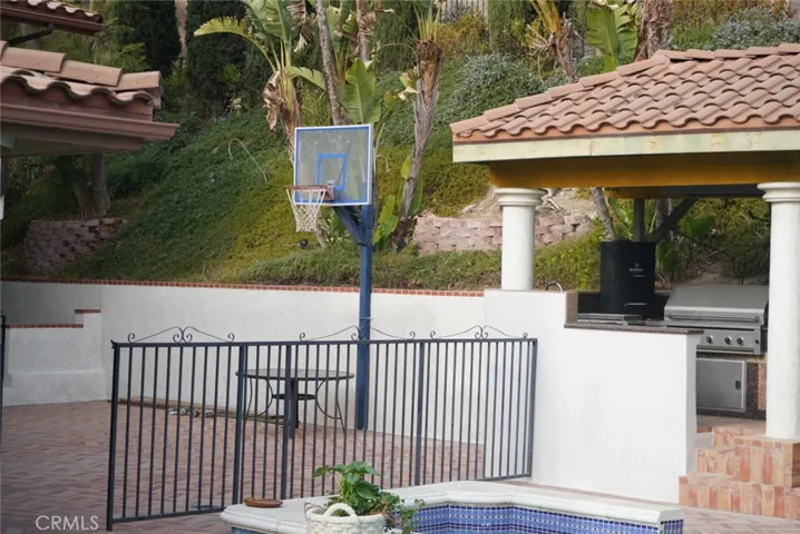 10247 Kalua Drive, Shadow Hills, California 91040
