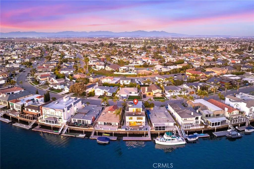 17007 Edgewater Lane, Huntington Beach, California 92649, 5 Bedrooms Bedrooms, ,7 BathroomsBathrooms,Residential,For Sale,Edgewater,OC25015329