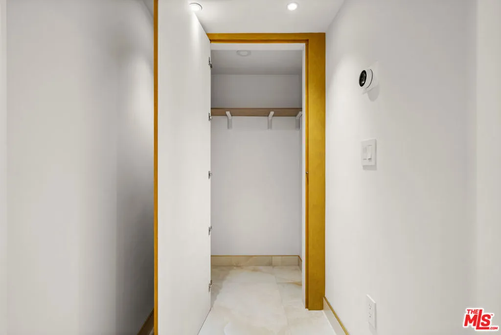 125 W Mountain Street 115, Glendale, California 91202 home-pic-21