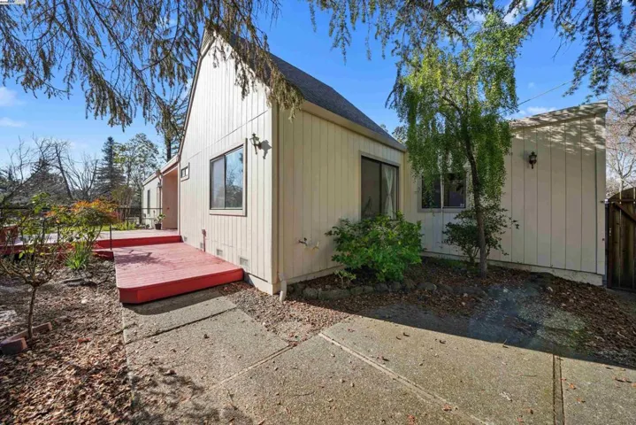 215 Avenida Barbera, Sonoma, California 95476-8056