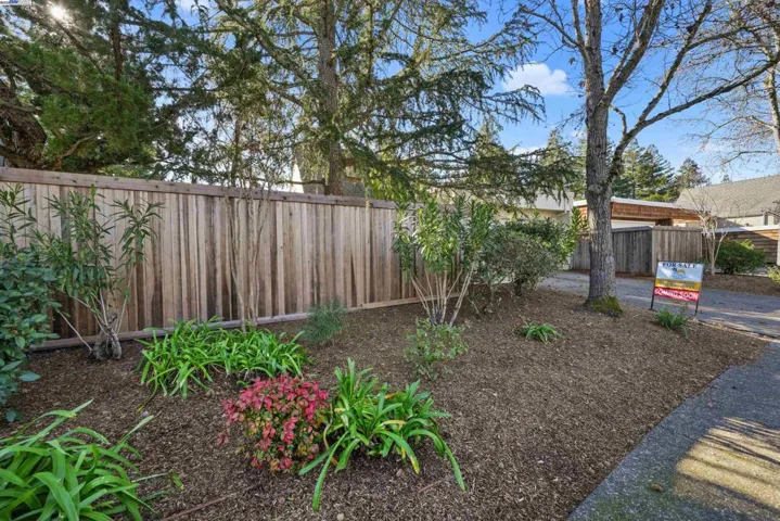 215 Avenida Barbera, Sonoma, California 95476-8056
