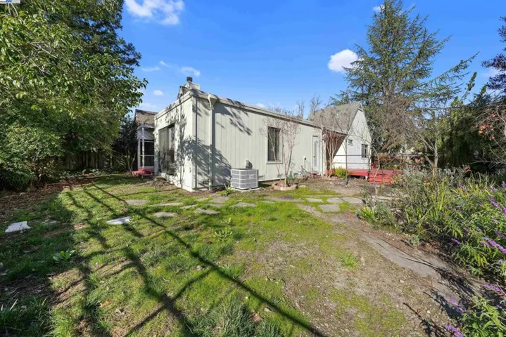215 Avenida Barbera, Sonoma, California 95476-8056