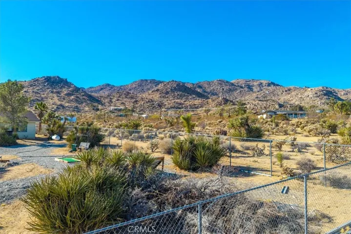61537 Navajo Trail, Joshua Tree, California 92252