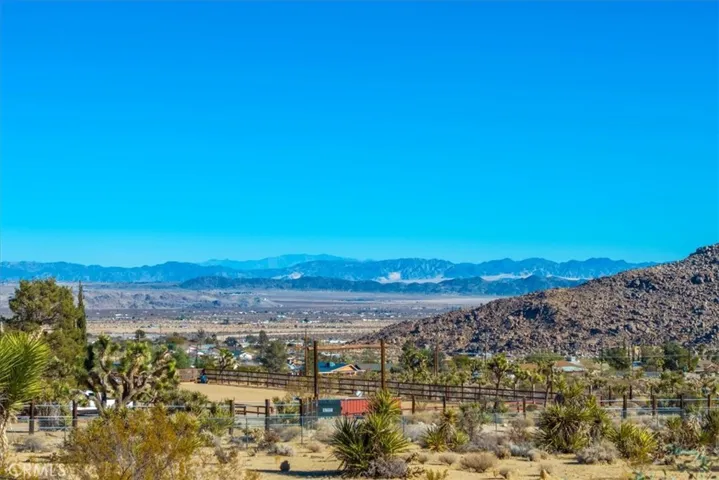 61537 Navajo Trail, Joshua Tree, California 92252