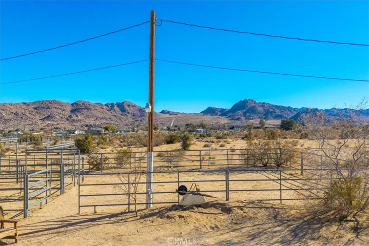 61537 Navajo Trail, Joshua Tree, California 92252