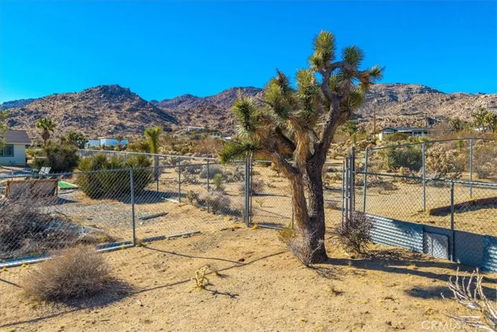 61537 Navajo Trail, Joshua Tree, California 92252