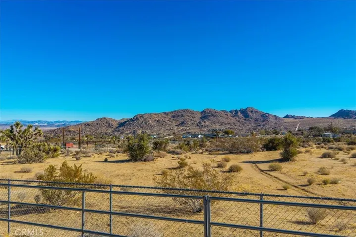 61537 Navajo Trail, Joshua Tree, California 92252