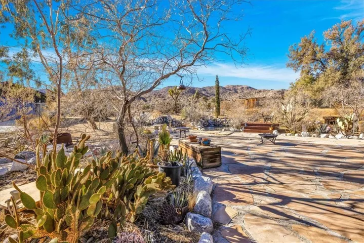 61537 Navajo Trail, Joshua Tree, California 92252