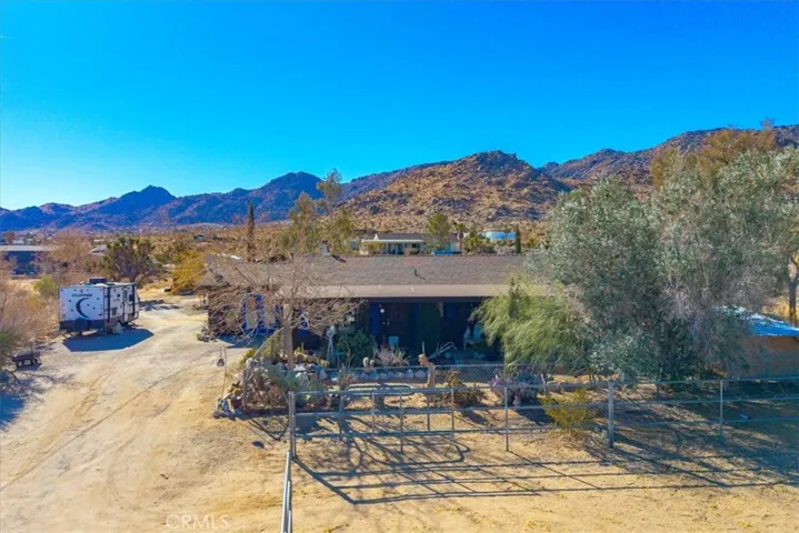 61537 Navajo Trail, Joshua Tree, California 92252
