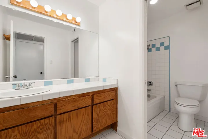 729 S Hobart Boulevard 28, Los Angeles, California 90005