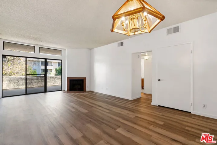 729 S Hobart Boulevard 28, Los Angeles, California 90005