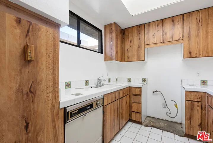 729 S Hobart Boulevard 28, Los Angeles, California 90005