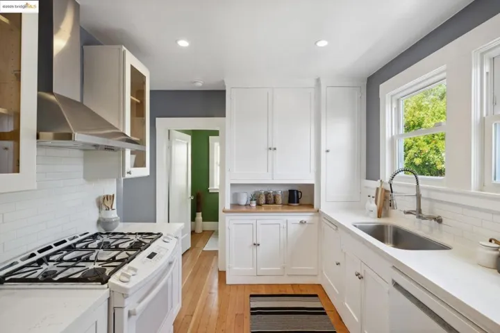 3534 Rhoda Ave, Oakland, California 94602