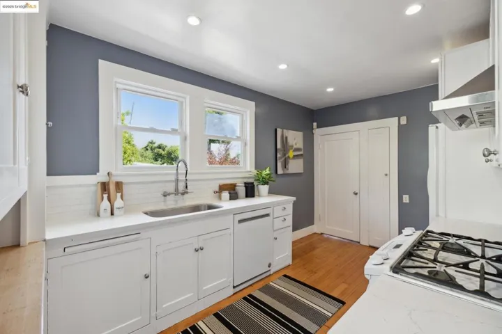 3534 Rhoda Ave, Oakland, California 94602