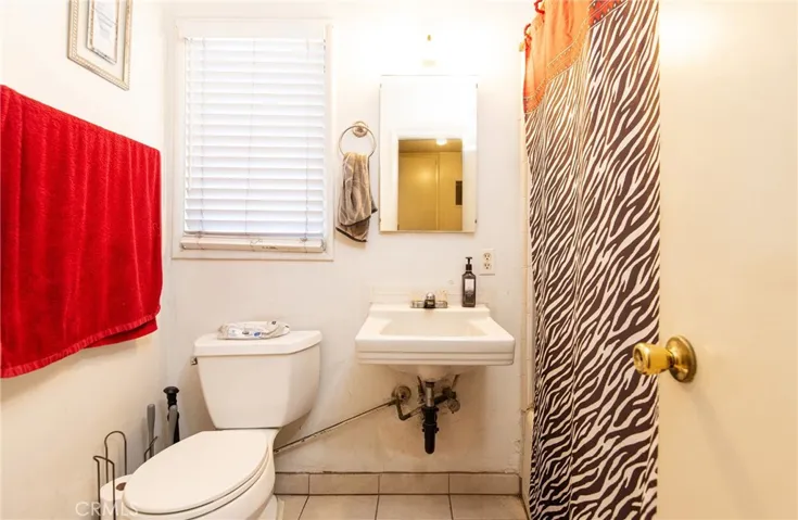 2100 Bonsallo Avenue, Los Angeles, California 90007