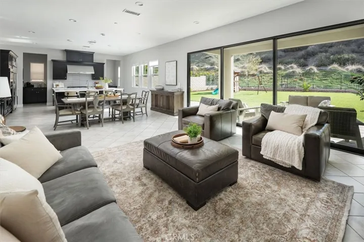 18820 Annmae Place, Saugus, California 91350