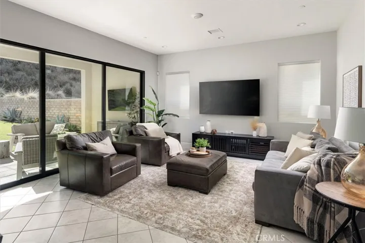 18820 Annmae Place, Saugus, California 91350