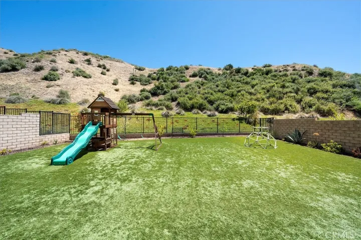 18820 Annmae Place, Saugus, California 91350