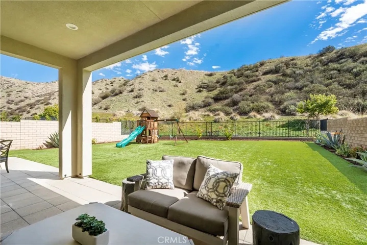 18820 Annmae Place, Saugus, California 91350