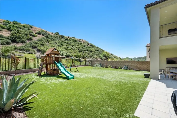 18820 Annmae Place, Saugus, California 91350