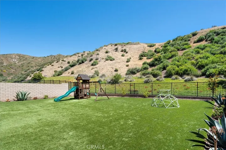 18820 Annmae Place, Saugus, California 91350