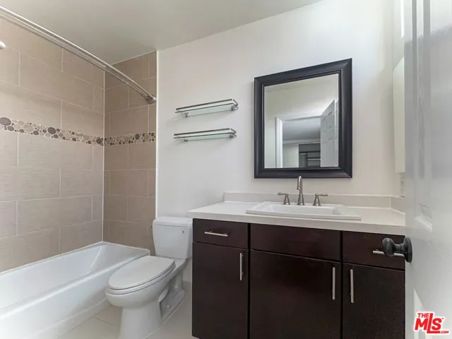 2717 Arizona Avenue 3, Santa Monica, California 90404