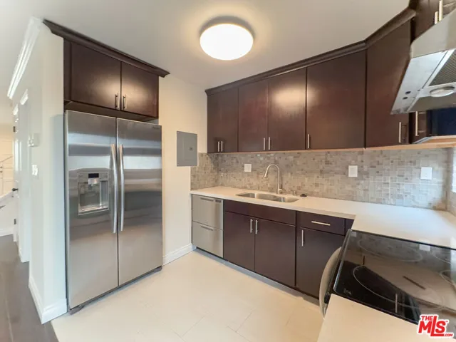 2717 Arizona Avenue 3, Santa Monica, California 90404