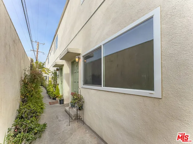 2717 Arizona Avenue 3, Santa Monica, California 90404
