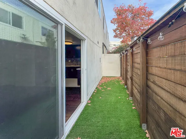 2717 Arizona Avenue 3, Santa Monica, California 90404