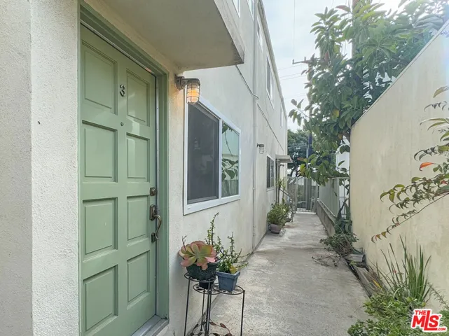 2717 Arizona Avenue 3, Santa Monica, California 90404