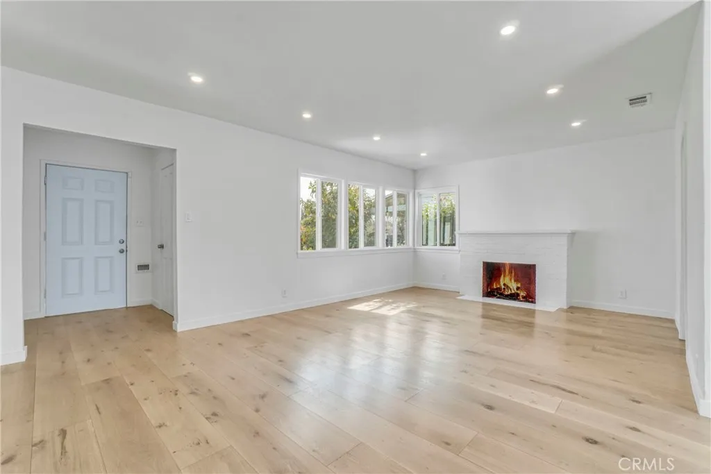 7435 Balcom Avenue, Reseda, California 91335 home-pic-9