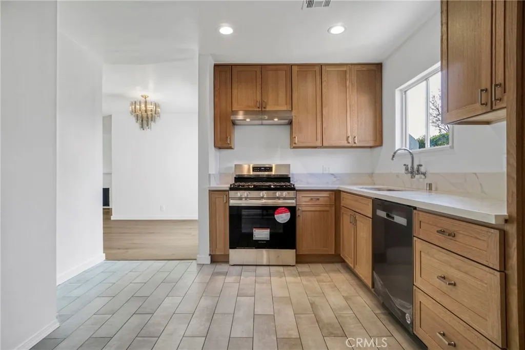 7435 Balcom Avenue, Reseda, California 91335 home-pic-21