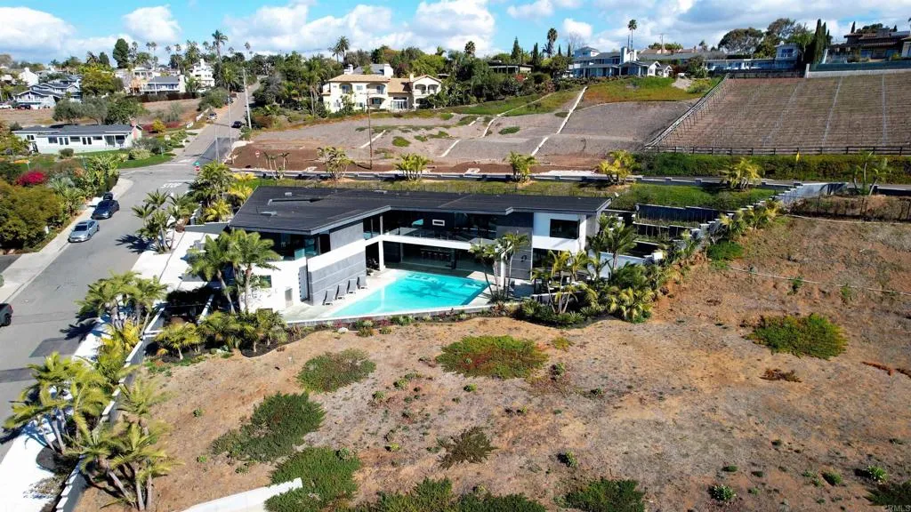 1095 Hoover Street, Carlsbad, California 92008 home-pic-3