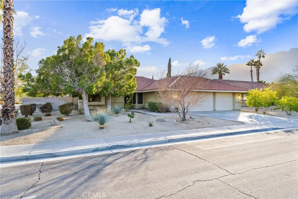 1495 E Luna Way, Palm Springs, California 92262 home-pic-2