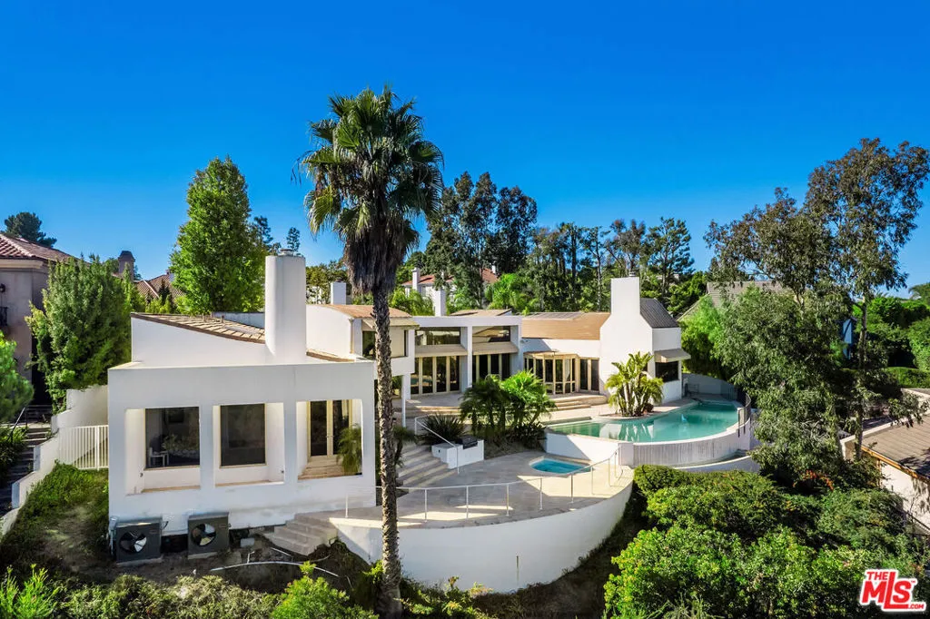 11975 Crest Place, Beverly Hills, California 90210 home-pic-18