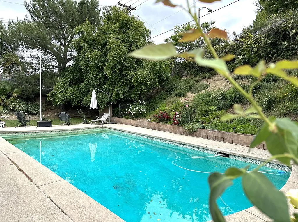 26261 Veva Way, Calabasas, California 91302 home-pic-11