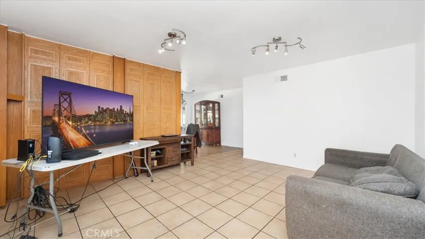 7313 Parmelee Avenue, Los Angeles, California 90001