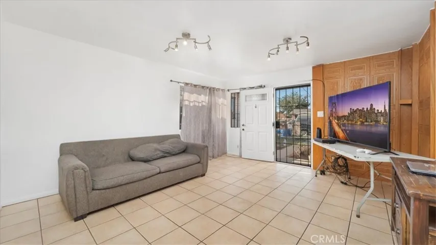 7313 Parmelee Avenue, Los Angeles, California 90001